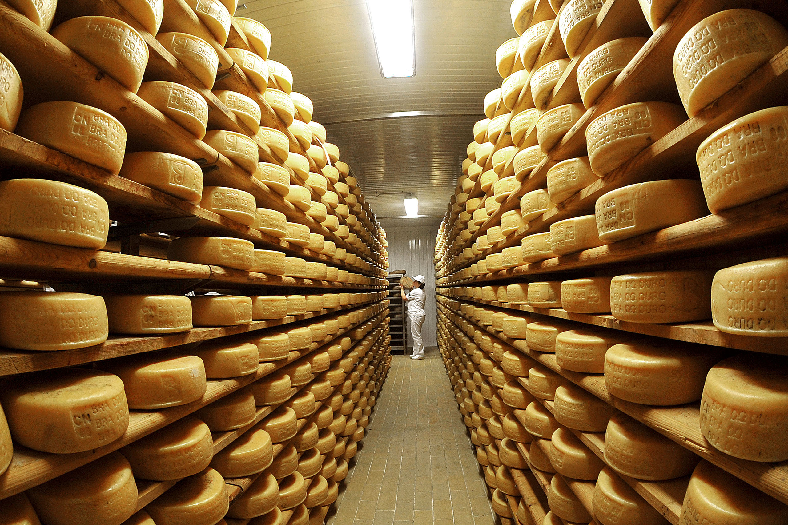 LAVORAZIONE E STAGIONATURA